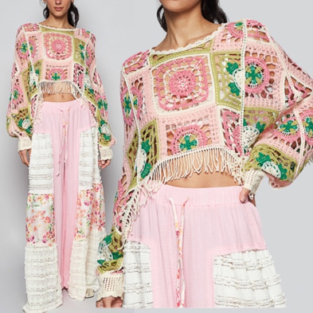 POL ROUND NECK BOHO CROCHET TOP FRINGE DETAILS